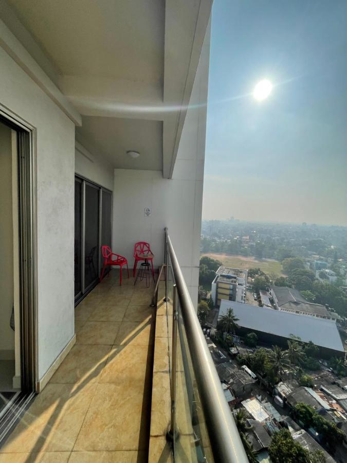 Ferienwohnung Atrium - Iconic Sri Jayewardenepura Kotte Exterior foto